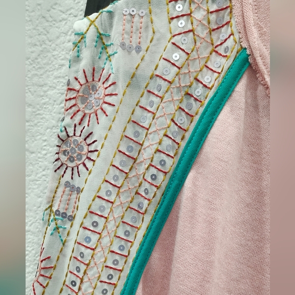 Casual Pink Sleeveless Tee with Embellished Detail - Picture 3 of 5